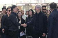 10月23日，苹果CEO库克及高管到访微博…