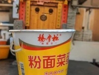 盯上大学生，不知名泡面年销20亿