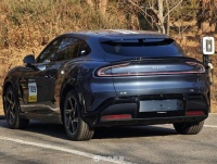 无伪装小米YU7首次曝光，实车被赞比官方图好看，会定价多少？