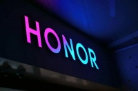 对标华为！荣耀正式喊出“领先”口号，市场份额却仍在下滑！