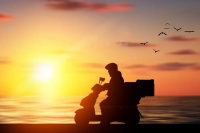 外卖行业历史性时刻！饿了么、美团、京东集体为骑手交社保