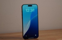 iPhone 17 Pro外观细节曝光 玻璃+金属拼接