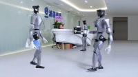 越疆科技发布全球首款“灵巧操作+直膝行走”具身智能人形机器人