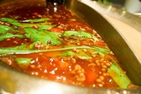 2000多万一泡“童子尿”，浇灭火锅界的服务“神话”：信息洪流时代，最可怕的不是舆论，而是态度