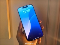 大家发现没有，这十年，安卓用尽了各种招，又是曲面屏，又是折叠屏…