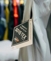 一个卖布的，凭什么“挟持”上万块的始祖鸟们？