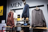 年入超1000亿，安踏批量造“FILA”