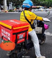 拼好骑还是太猛了，没见过这么卷的外卖员，有这股劲做什么都会成功的