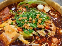 轻奢麻辣烫价格飙升引争议，单份最高达80元