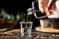 从火爆全网到乏人问津，网红白酒江小白为何坠落？