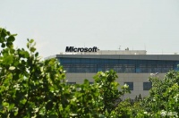 微软裁员9000人后：AI成自救唯一之路？| 新浪蜂鸟