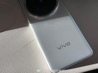 专家提醒手机整夜充电加速电池损耗