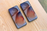 小屏旗舰销量战报：346万对决82万，小米15完胜同级对手！