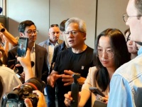 黄仁勋：财务自由 30 年后，我没有梦想