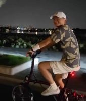 马云夜骑西湖同款小布自行车引热议