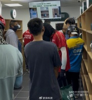 刘强东的外卖店爆单了：挤满外卖员，有人忍痛取消8单