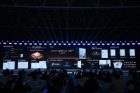 办公本打响“离线AI”争夺战 AI巨头切入硬件厂商腹地丨新经济观察