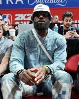 詹姆斯律师团队向用AI制作詹姆斯怀孕视频的人发出禁令并封号