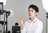 李佳琦直播回应铂爵旅拍问题，承诺赔付用户