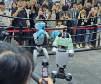 直击史上最热闹WAIC：黄牛票炒上千，参展AI模型减半，超150台人形机器人“炸场”