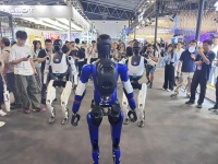 我在WAIC看见了具身智能N种落地，和一个趋势