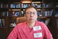 金属项链缘何变“夺命索”？《张朝阳的英语课》教你用英语解读热点