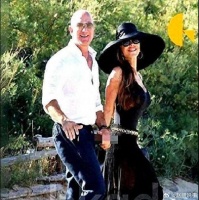 贝佐斯桑切斯蜜月开销引热议，保镖日薪八万欧元系鞋带