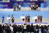 宇树夺首金，王兴兴：普通人1500米比赛已经跟不上机器人了