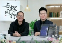 罗永浩又双叒叕谈董宇辉，与辉同行辟谣年收入二三十亿