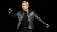 英伟达季报图解：营收467亿美元 黄仁勋称AI竞赛已拉开帷幕