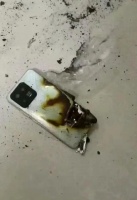 3岁男童看视频时手机突然爆炸被烧伤，涉事机型上市不足3年，客服回应→