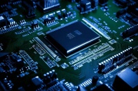 英伟达突遭反垄断调查，美国人急眼了，贝森特喊“时机不佳”