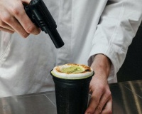 当奶茶店变成快消工厂：现制茶饮的效率算法丨晚点小数据