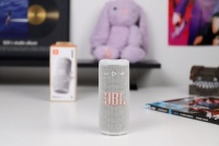 JBL GRIP 霓虹罐评测：潮流音乐人设 一“罐”全包