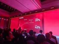 高通祭出全球最快移动SoC，卢伟冰携全球首发小米17Pro现身