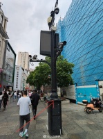 江汉路无线充电台充电速度慢，市民建议用充电宝