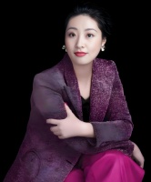 宗馥莉再陷豪门纷争剧本：家主去世后，儿女总会面对一个慈爱的“叔叔”