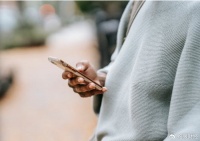 双重困境压身：技术跟不上、品牌撑不起，荣耀正在退出手机主流赛道？