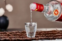 五粮液，用真金白银给“老二们”补了课