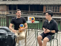 全网2500万粉丝，“歪果仁”高佑思如何在中国当网红？| 南哥探访