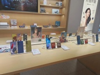 中端手机，进退两难