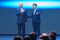 百岁母亲辞世后，郭台铭首露面，白发苍苍，难掩丧母之痛