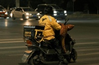 新国标要求外卖平台公开调度算法，骑手每周至少一个休息日