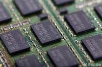 存储厂商股价暴涨：Sandisk涨27.6%、西部数据涨16.8%、美光涨10%