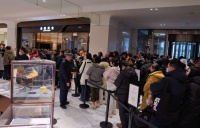 马年春节临近 老铺黄金SKP排队热度超去年