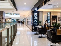 全国理发店陷入倒闭潮，并非缺顾客，而是自己把自己搞垮了！