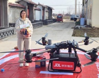 刘强东的年货从天而降，连续12年收到年货的大学生惊呼“像游戏一样酷”