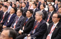 刘强东、雷军出席高规格会议