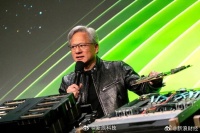 黄仁勋称科技巨头6000亿美元AI支出可持续，需求将翻倍增长