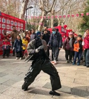 年前机器人“走穴”表演忙：一天赶三场，热门款日薪达8000元